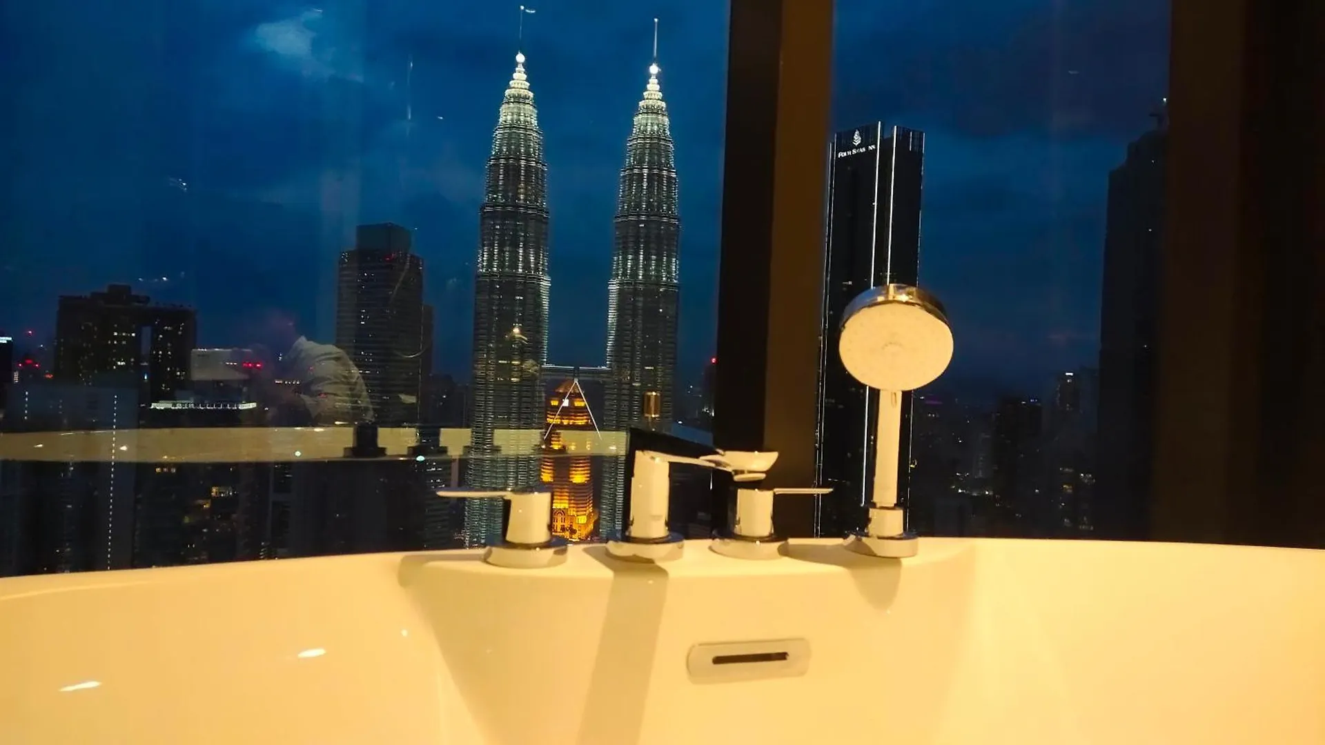 아파트 Imperial Klcc By Luna 쿠알라룸푸르 말레이시아
